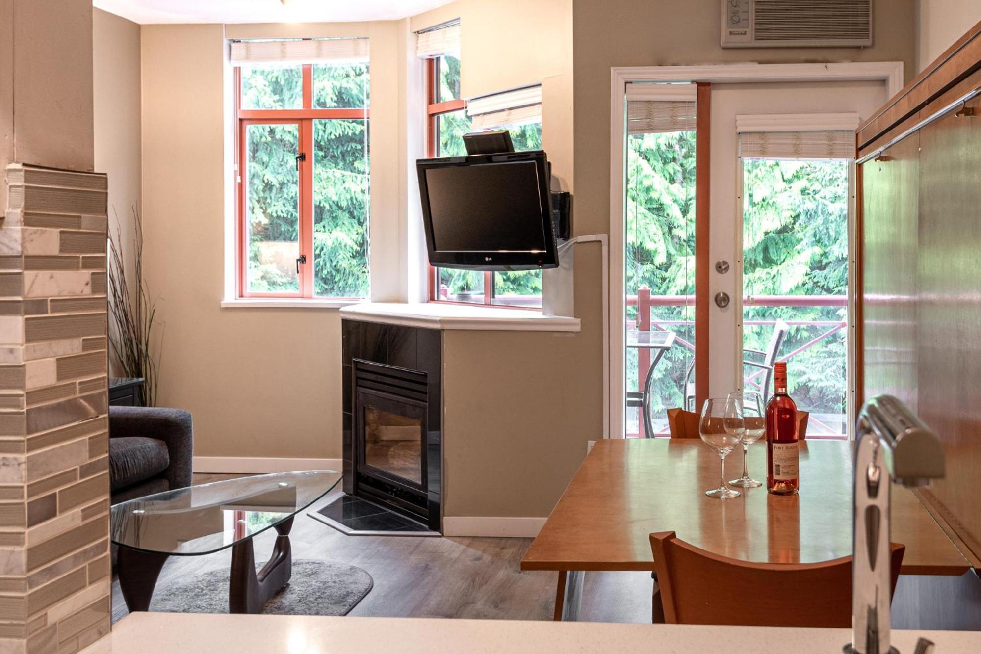 Alpenglow Lodge Studio With Pool Views By Mva Γουίστλερ Εξωτερικό φωτογραφία